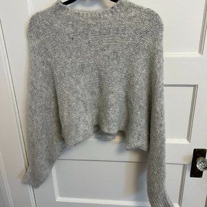 Aritzia || Wilfred Medium Cropped Light Gray Sweater